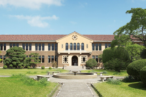 写真：神戸女学院大学 校舎